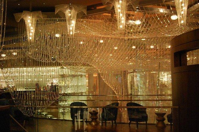1.5-Hour Las Vegas Strip Limo Tour with Champagne and Photographs - FAQ