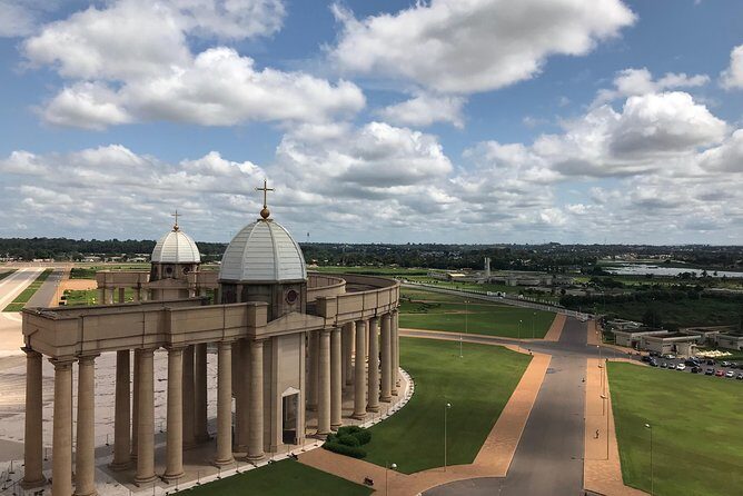 1.5-Hours Basilica and Yamoussoukro Tour with English Guide - Key Points