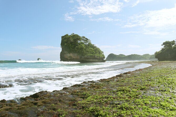 1 Day - Malang Beaches and Island Hopping // 06:30 - 17:30 - Who Will Love This Tour?