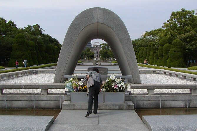 1-Day Private Sightseeing Tour in Hiroshima and Miyajima Island - Key Points