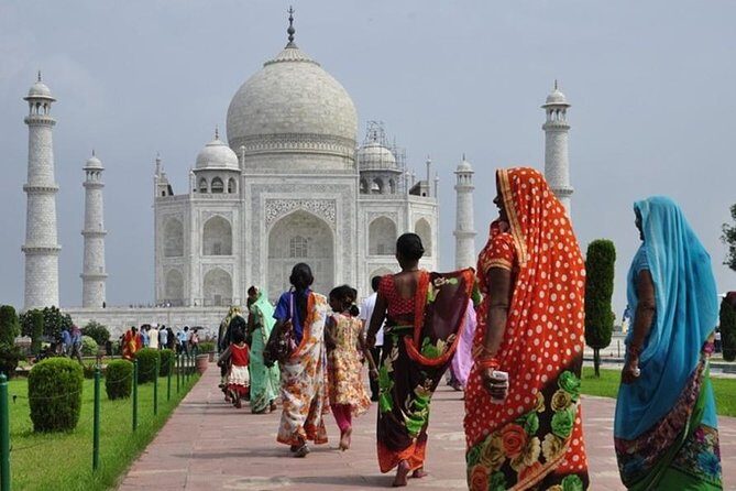1-Day Trip to The Taj Mahal, Agra from Delhi by Super-fast Train - Arrival in Agra: First Impressions and Freshening Up