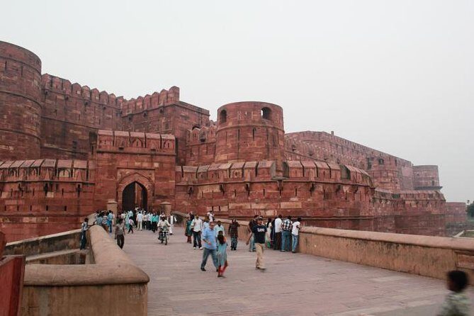 1-Day Trip to The Taj Mahal, Agra from Delhi by Super-fast Train - Lunch: Sampling Local Flavors