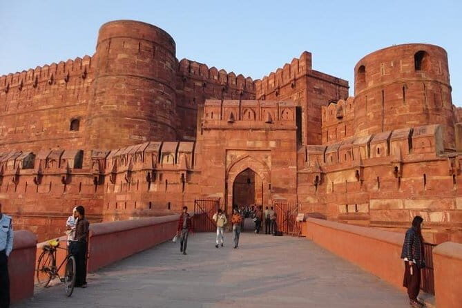 1-Day Trip to The Taj Mahal and Agra from Pune with Both side Commercial Flights - An In-Depth Look at the Tour Experience