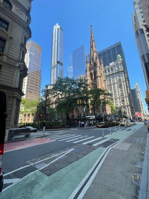 #1 Six Hour Bus Tour and Boat Ride By The Statue of Liberty - Neighborhoods and Landmarks