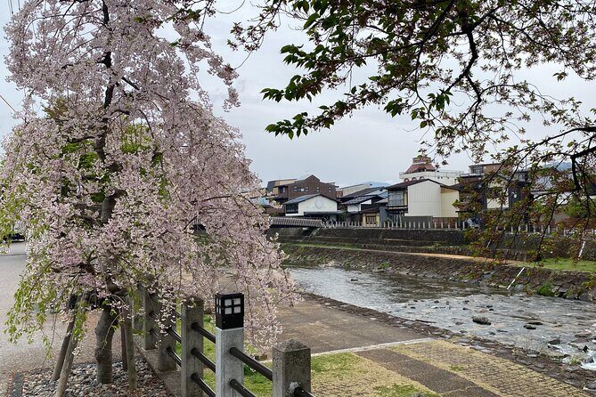 1Day Private Shirakawago and Takayama with Public bus from Nagoya - FAQ