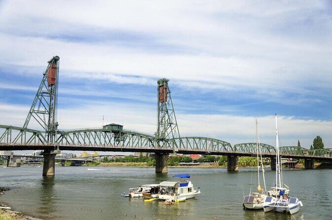 2.5-hour Dinner Cruise on Willamette River - What to Expect: A Moment on the Water