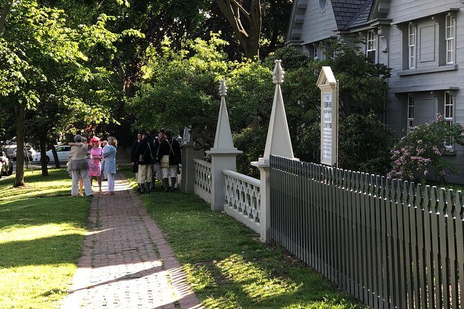 2.5-Hour Salem History & Sightseeing Guided Walking Tour - The Guide’s Role: Knowledge and Charisma
