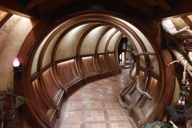 2-Day Hobbiton, Rotorua, Waitomo Caves Tour from Auckland with Accommodation - Key Points