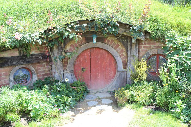 2-Day Hobbiton, Rotorua, Waitomo Caves Tour from Auckland with Accommodation - The Sum Up