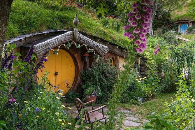 2 Day Hobbiton Waitomo Caves Raglan Private Tour from Hamilton - Key Points