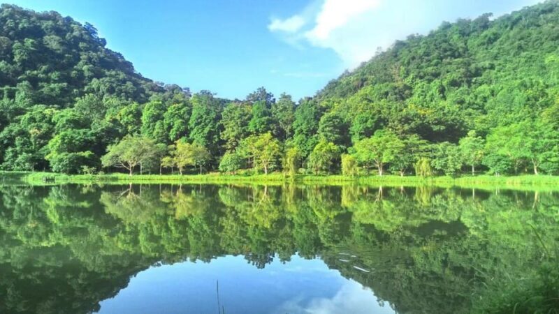 2-Day Ninh Binh: Hoa Lu, Trang An, Mua Cave & Cuc Phuong - Mua Cave: Climbing to Panoramas