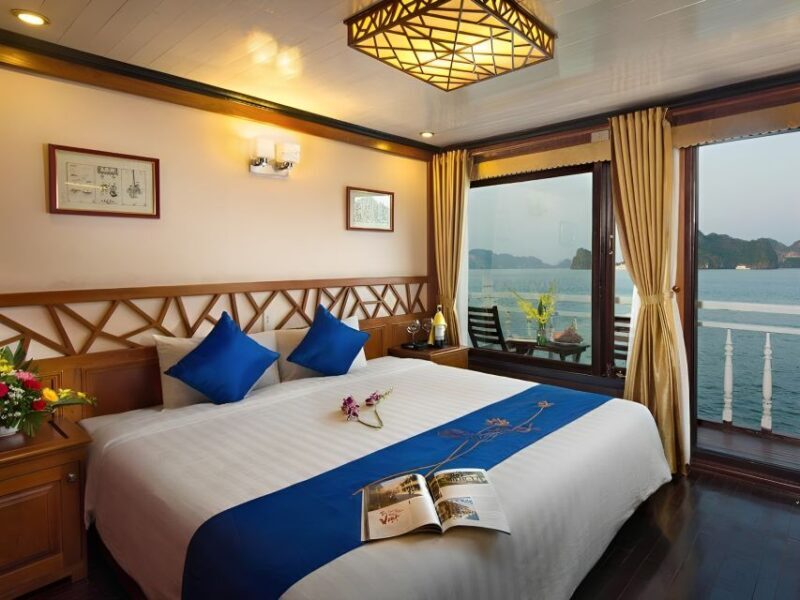 2-Day Royal Palace Ha Long Bay & Ti Top Island Cruise - The Guide and Group Dynamics