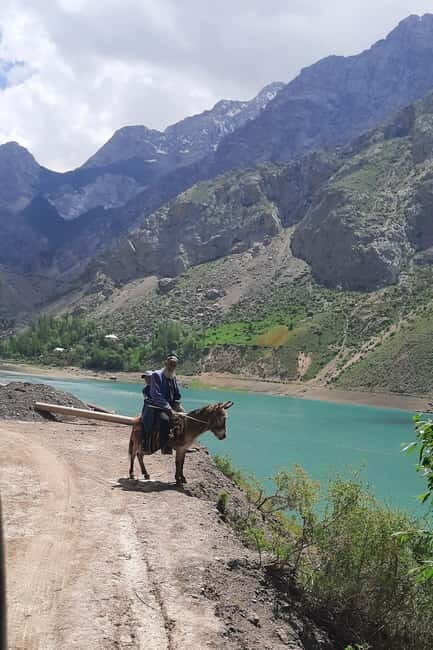 "2-Day Tour to Fann Mountains: Voru Village & Seven Lakes" - Who is this tour best suited for?