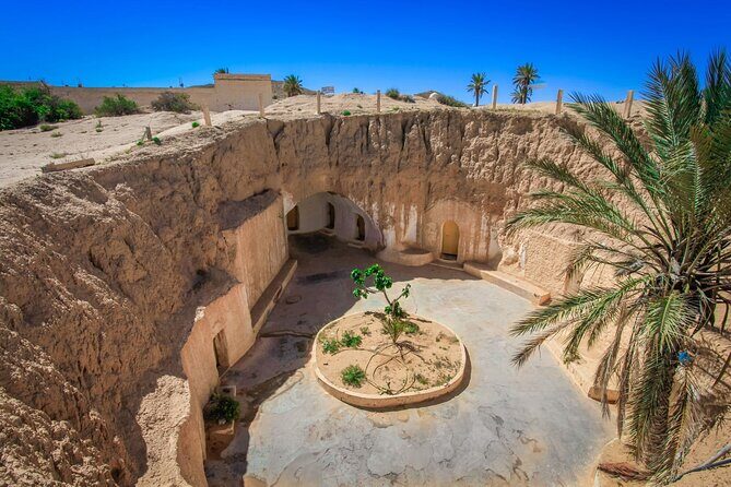 2-Day Tunisian Sahara Tour with Food & Stay from Hammamet - Food and Accommodation: What’s Included
