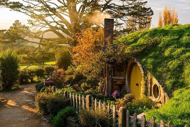 2 Day Waitomo Caves, Hobbiton Movie Set and Rotorua Tour from Auckland - Who Is This Tour Best For?