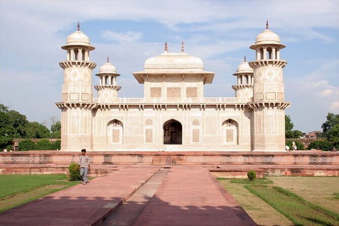2 Days Tour of Agra (Taj Mahal) & Delhi City Tour - A Closer Look at the Itinerary