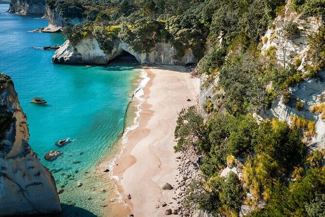 2 Hour Cathedral Cove and Volcanic Coast Cruise with Shade Canopy - FAQ