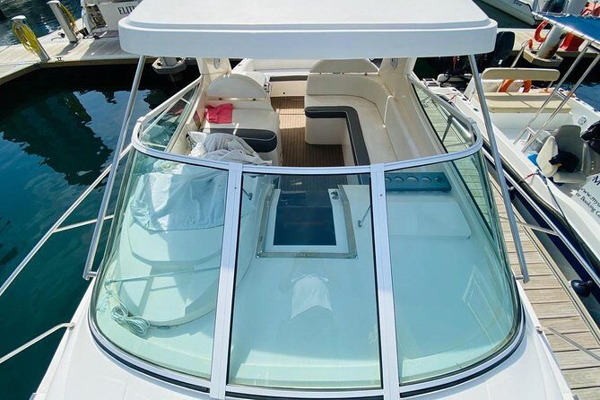 2-Hour Dubai Marina Mini Yacht Cruise - A Closer Look at the Dubai Marina Mini Yacht Cruise
