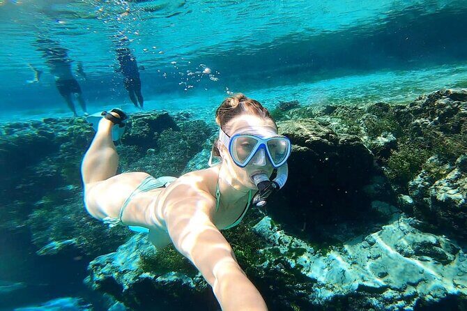 2 Hour Glass Bottom Guided Kayak Eco Tour in Gilchrist Blue - What Makes This Tour Stand Out?
