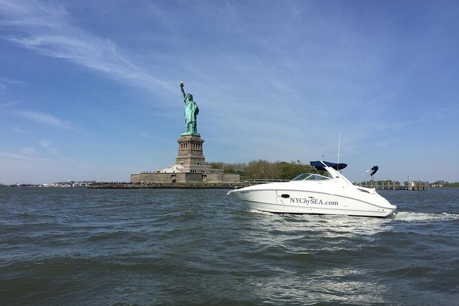 2-Hour Private Luxury Boat Tour in New York City - A Deep Dive into the Experience