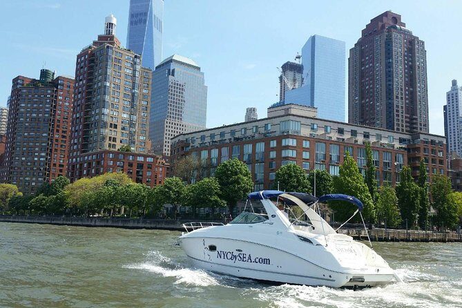 2-Hour Private Luxury Boat Tour in New York City - The Sum Up