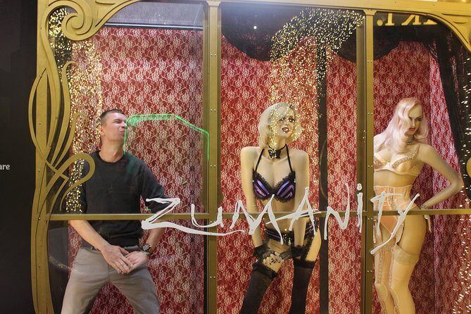 2-Hour Vegas Strip Walking Tour with Photos,Champagne & Vintage Vegas Goody Bags - Who Will Love This Tour?
