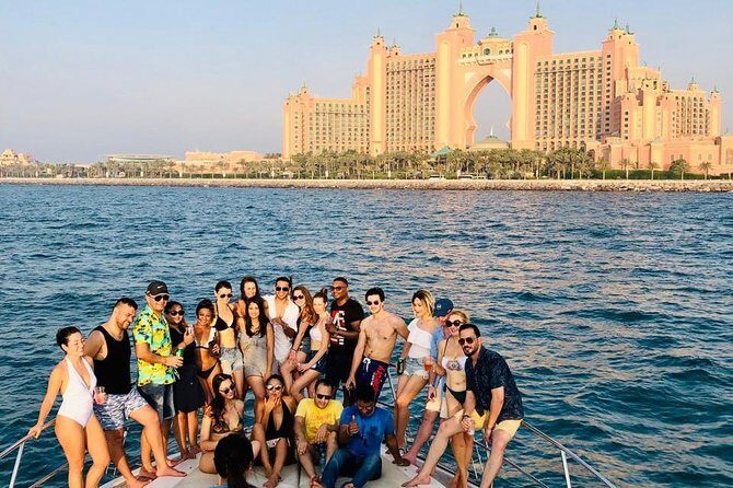 2 Hour Yacht Tour Around Palm Island - An In-Depth Look at the Yacht Tour