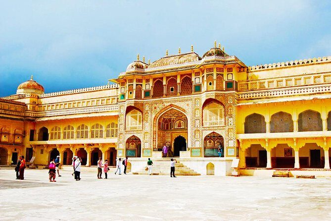 2 Nights & 3 Days Jaipur Luxury tour From New Delhi - Day 1: Arrival and Evening Exploration