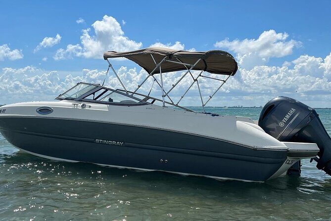 24 Ft Miami Bay: Private Boat, Gas Included , 8 people, Captained - Key Points