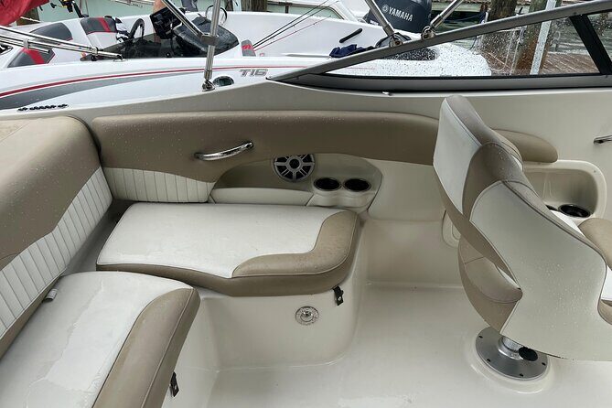 24 Ft Miami Bay: Private Boat, Gas Included , 8 people, Captained - Practical Details and Tips