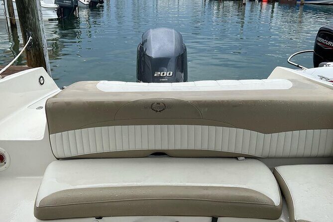 24 Ft Miami Bay: Private Boat, Gas Included , 8 people, Captained - Who Will Love This Experience?