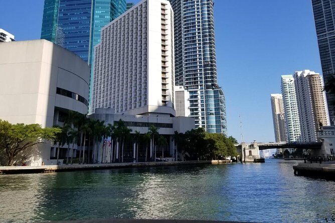 24 Ft Miami Bay: Private Boat, Gas Included , 8 people, Captained - The Sum Up