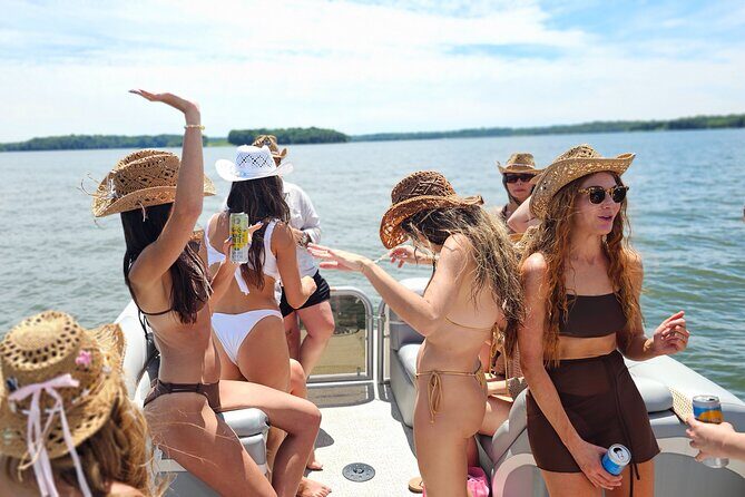 25ft Pontoon Party Boat w/ Captain up to 12 people (3 hrs) - Who Will Love This Experience?
