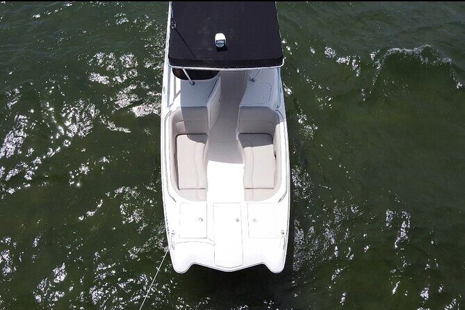 27ft Miami Catamaran for Groups and Parties - A Detailed Look at the Miami Catamaran Tour