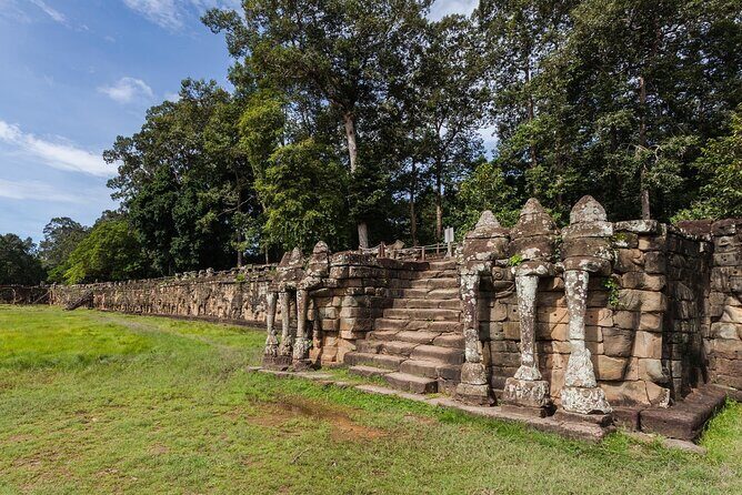 2days Explore Angkor wat Small Tour & Big Tour + Banteay Srei (Private tour) - Who Should Book This Tour?