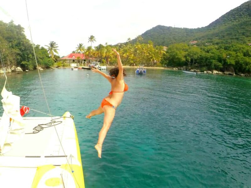 2h Sailing catamaran in La Baie des Saintes - Key Points