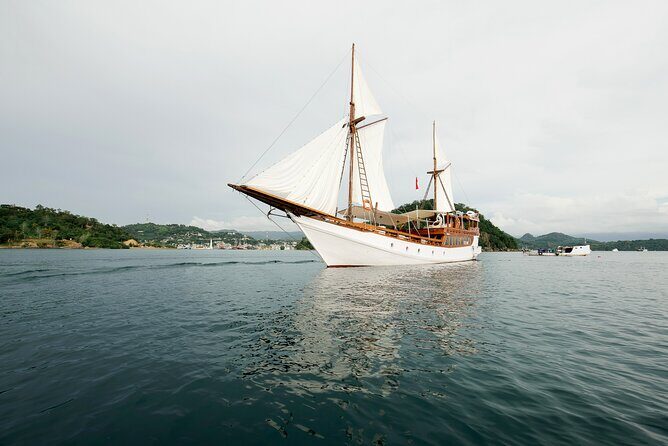 3 Days Deluxe Boat Private Cabin Sailing Trip in Komodo Island - A Detailed Look at the 3 Days Deluxe Boat Private Cabin Sailing Trip in Komodo Island