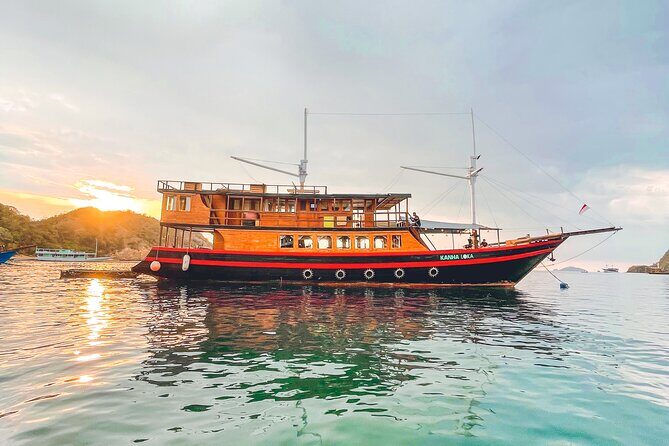 3 Days Deluxe Boat Private Cabin Sailing Trip in Komodo Island - What You Get for the Price