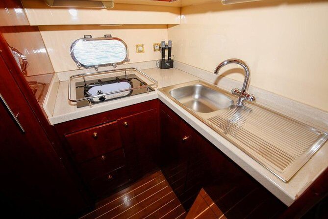 3-Hour Luxury Yacht Cruise from Dubai Marina - FAQ