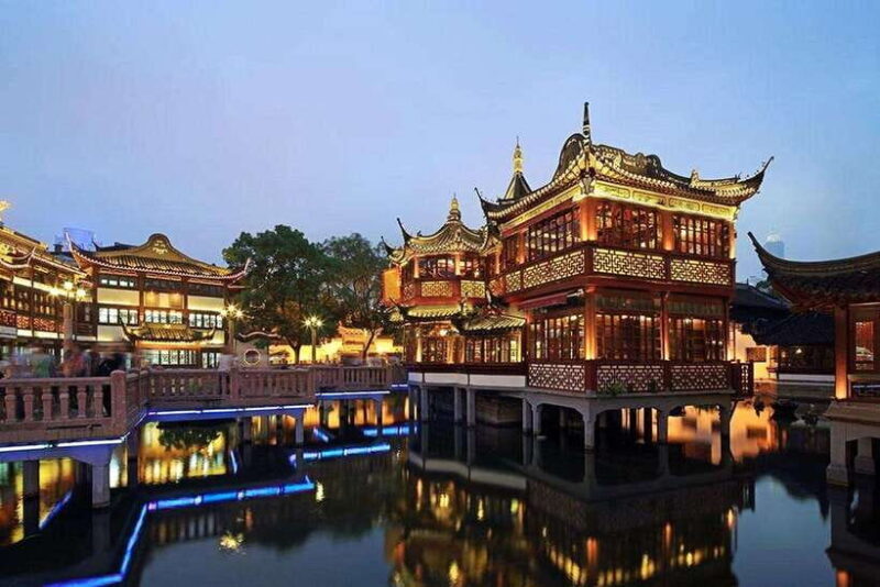 3-Hour Private Tour of Yu Garden & Old Town with Tea Tasting - Contrasting Traditions and Modernity