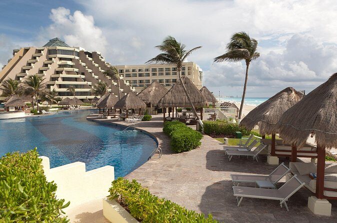 3-Hour Private Walking Tour with a Local Guide in Cancun - Fifth Stop: Chichen Itza