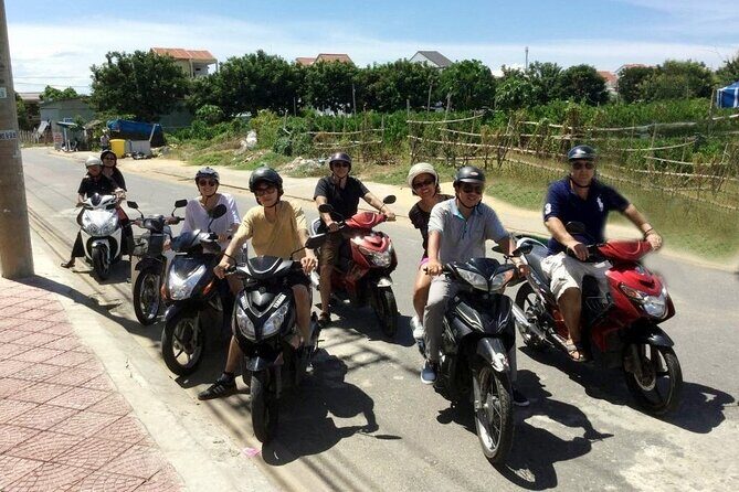 3 Hours Hoi An Countryside Motorbike Tour - First Stop: Tra Que Vegetable Village