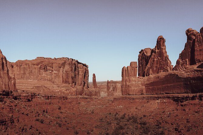 3-Hours Sunset Arches National Park Pavement Sights Tour - An In-Depth Look at the Sunset Pavement Sights Tour