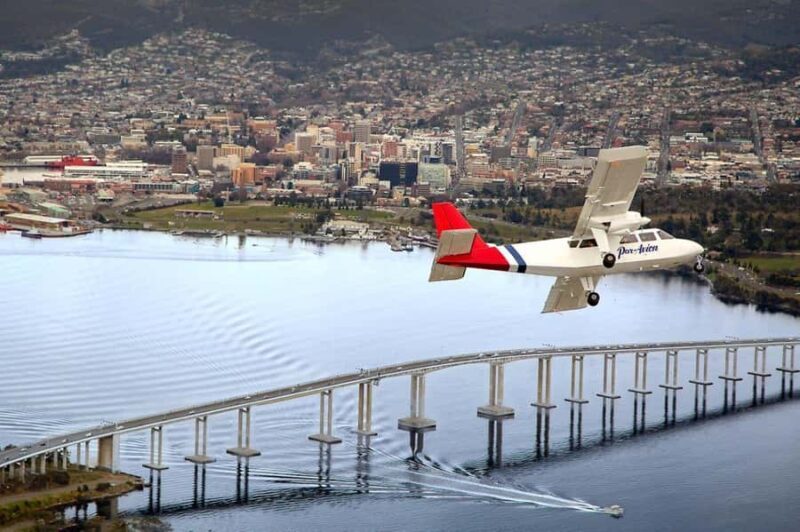 30 Minute Scenic Hobart Plane Flight - The Aircraft and Group Size