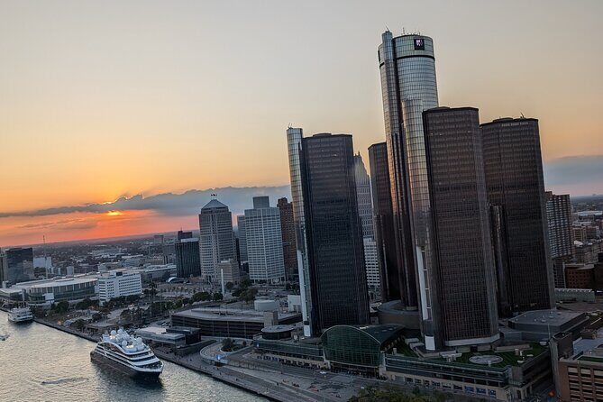 30 Minutes Private Downtown Detroit Helicopter Ride - An In-Depth Look at the Detroit Helicopter Tour