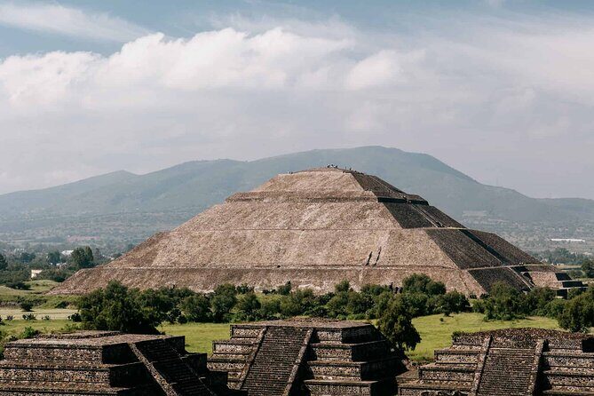 3X1 Teotihuacan, Basilica of Guadalupe, Tlatelolco and Tequila Tour - Key Points