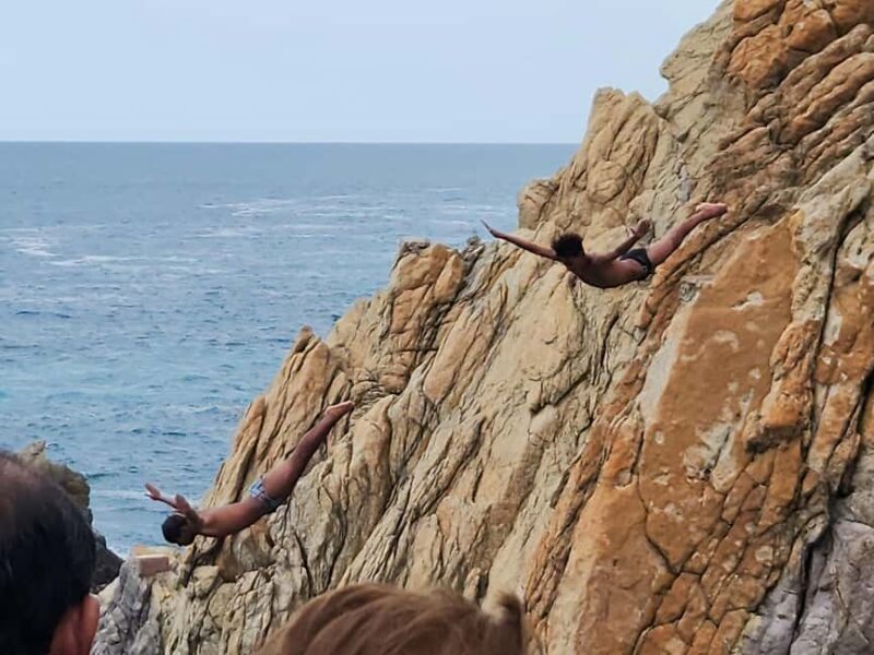 4-6HR ACAPULCO FUN DAY WITH DIVERS SHOW, LUNCH BEACH FRONT - An Authentic Glimpse of Acapulco’s Charms
