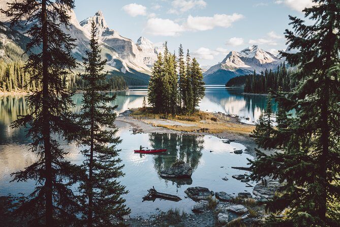 4-Day Authentic Jasper and Columbia Icefield Tour Package - Discovering the Best of the Canadian Rockies in Four Days