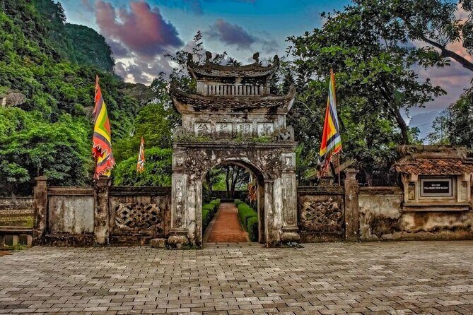 4-Day NinhBinh & Halong Bay 5 star Cruise cabin with balcony - FAQ