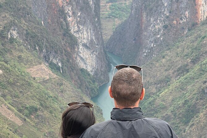 4 Days 3 Nights Ha Giang Loop Tour Small Group Local Tour Guide - Day 1: From Ha Giang to Dong Van – Winding Through Majestic Valleys